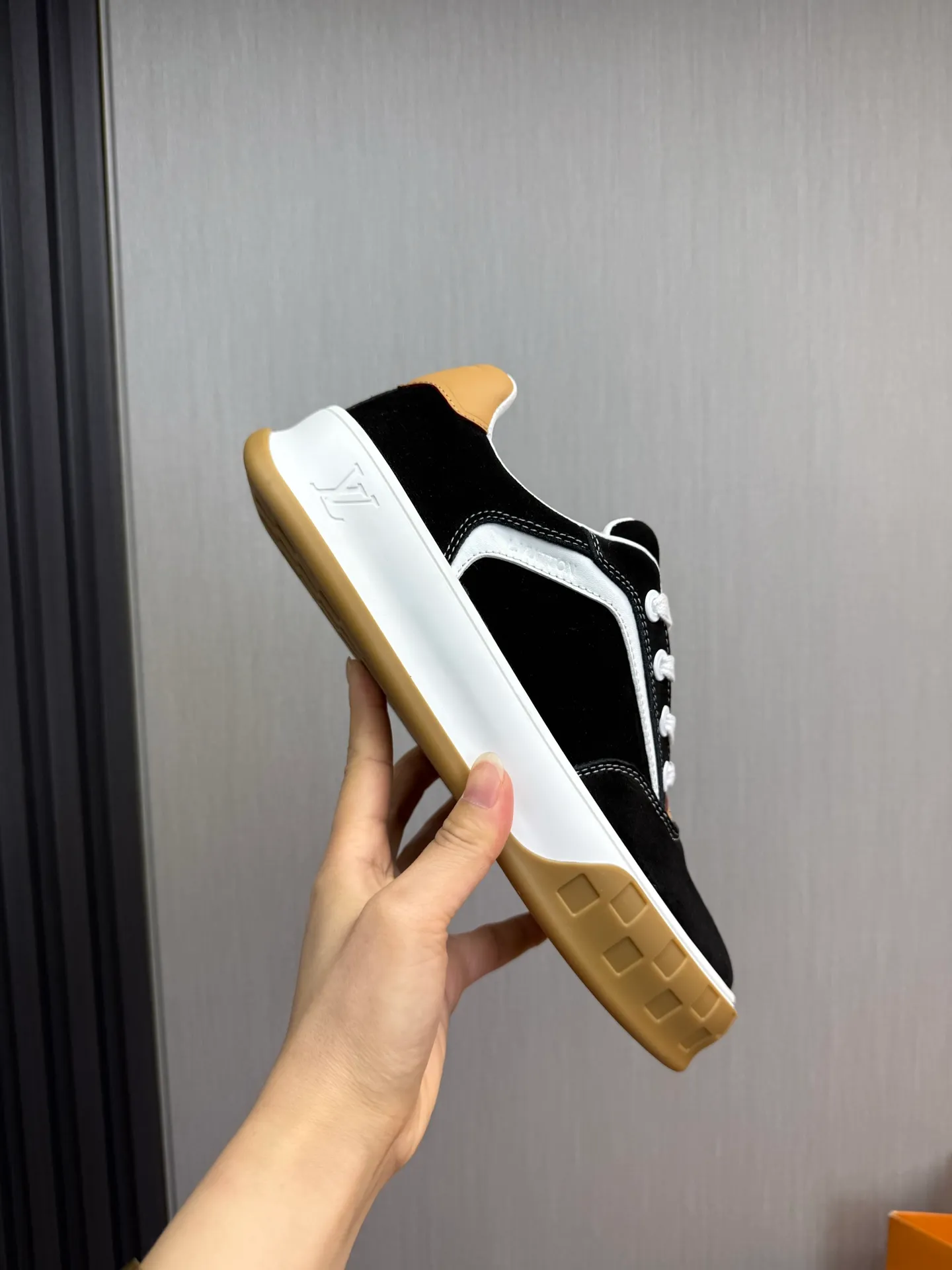 Men's shoes 620💰 Lv. Top purchasing agent🇮🇹 Louis Vuitton, sports sneakers counter synchronization, uppers imported from Italy, high-quality splicing and complex handicrafts, imported mesh pads are soft and comfortable, soles: original factory special soles, TPU exclusive movable molded soles super comfortable, original factory single goods, 🔍🔍high quality, you can enter and exit the counter at will, welcome to compare, code number 38-44 (customized 38.45)